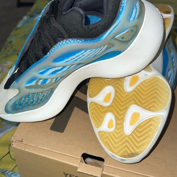 Yeezy 700 sneakers - Picture 5 of 5